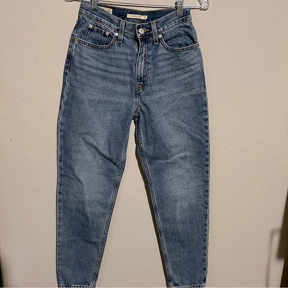 Levi’s Premium 80’s Mom Jean High Rise Denim Jeans - Picture 5 of 16